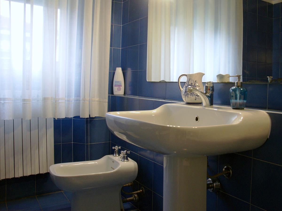 Chambre Lits Jumeaux avec Salle de Bains Commune