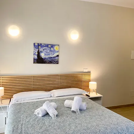 The Green Gate - Airport Guest House-3