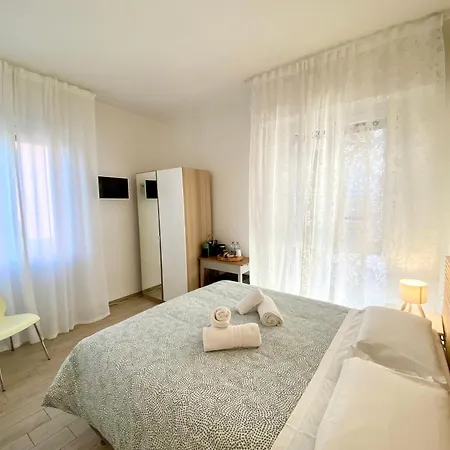 The Green Gate - Airport Guest House-2