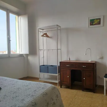 Treehouse - Spacious Private Rooms In Central Pisa Near Station & Airport-2